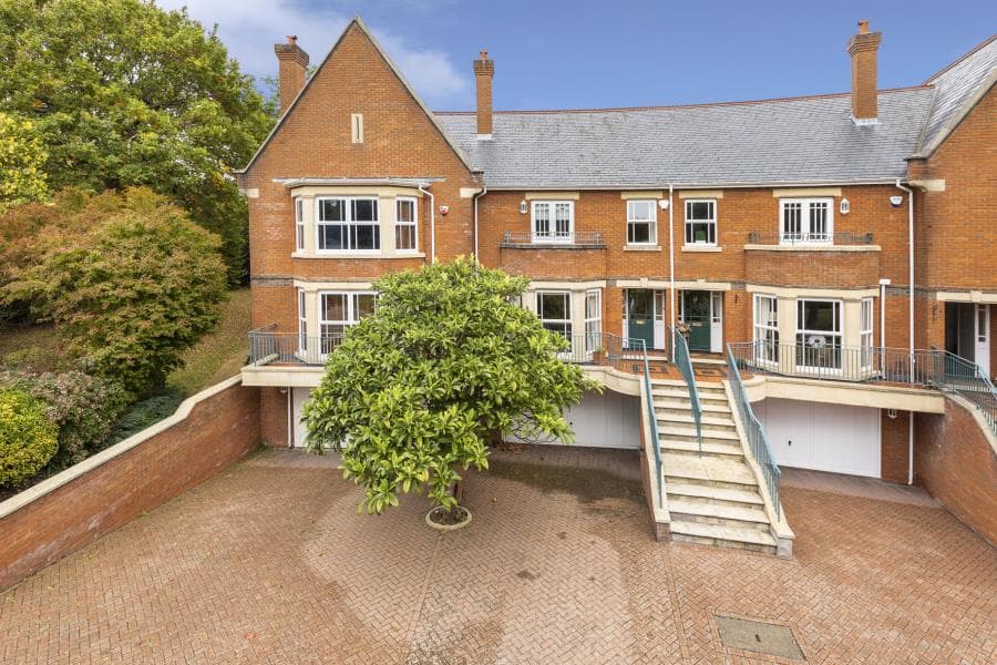 Sandy Lane, Virginia Water, Surrey, GU25 4TA