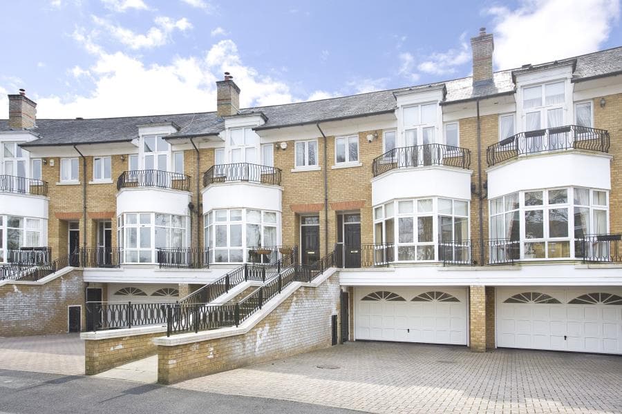 St Davids Drive, Englefield Green, Surrey, TW20 0BA