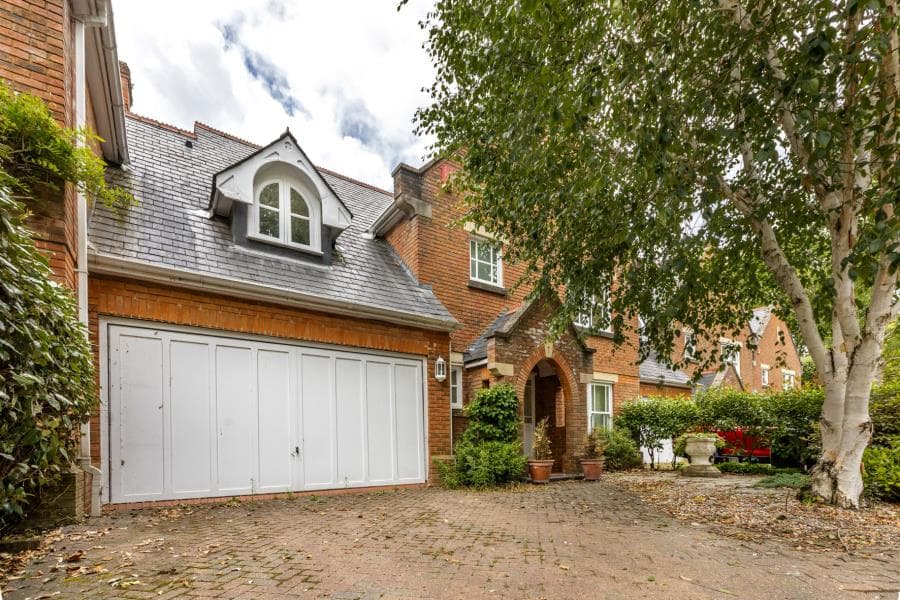 Upper Walk, Virginia Water, Surrey, GU25 4SN