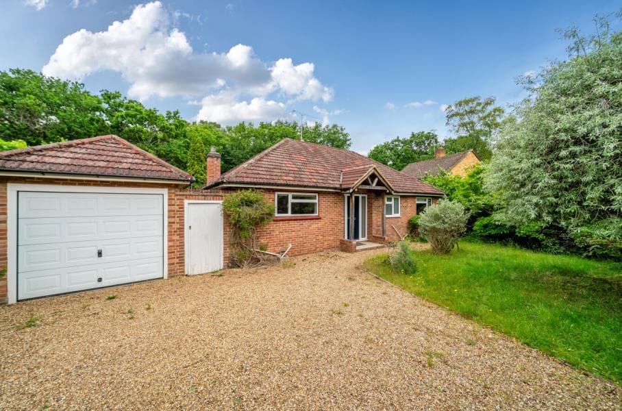 Harpesford Avenue, Virginia Water, Surrey, GU25 4RE