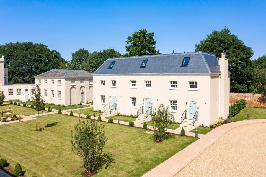 290 Stroude Road, Virginia Water, Surrey, TW20 9UZ