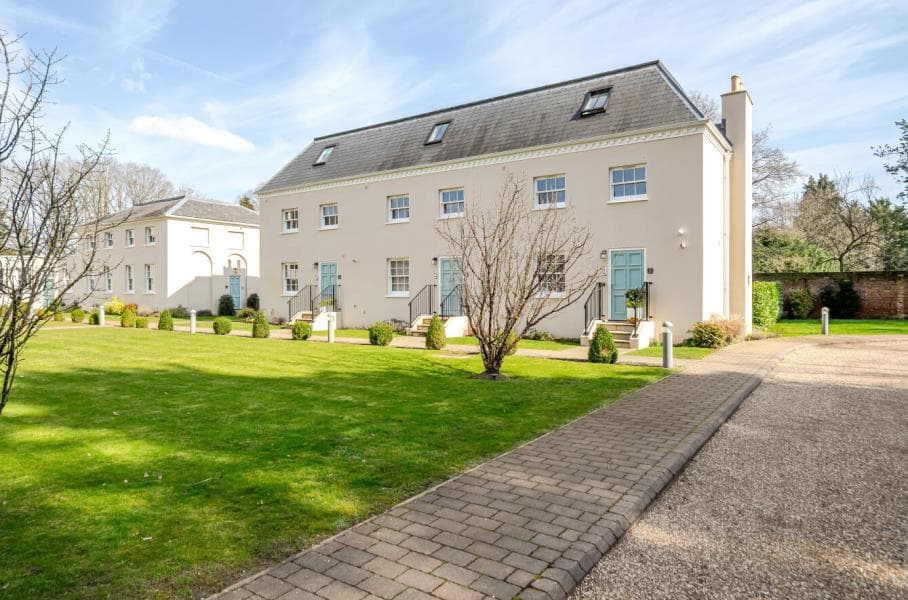 290 Stroude Road, Virginia Water, Surrey, TW20 9UZ