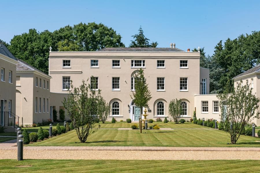 290 Stroude Road, Virginia Water, Surrey, TW20 9UZ