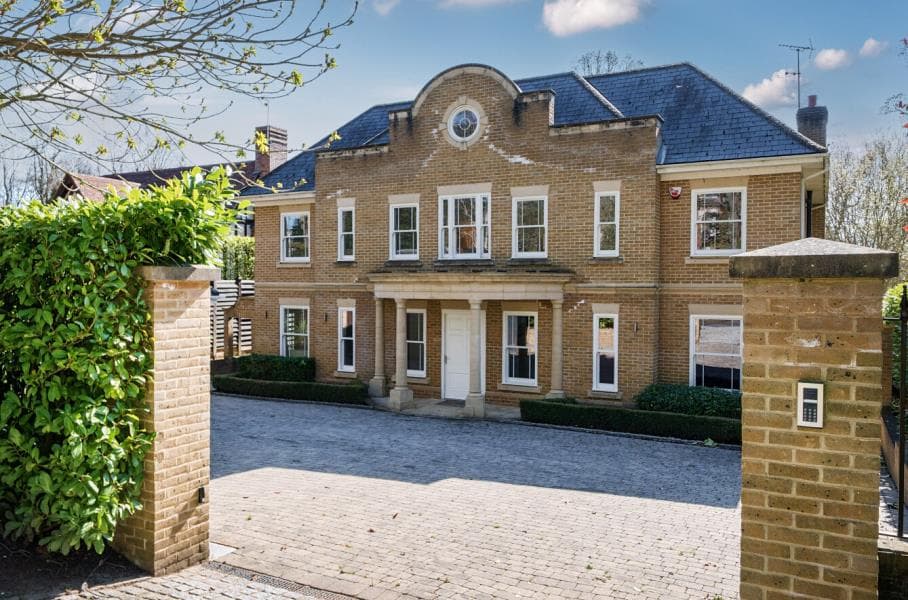 Pipers End, Wentworth Estate, Surrey, GU25 4AW