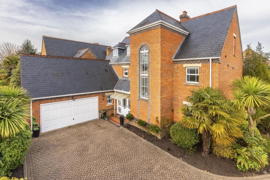Ridgeway, Virginia Water, Surrey, GU25 4TE