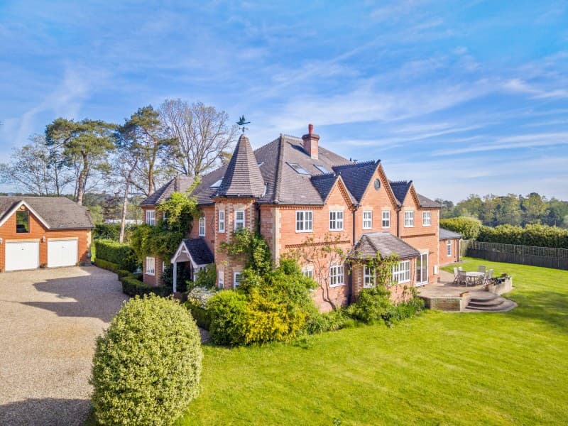 London Road, Windlesham, Surrey, GU20 6LQ