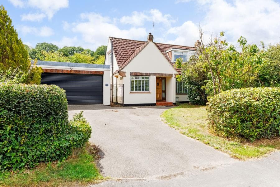 Harpesford Avenue, Virginia Water, Surrey, GU25 4RG