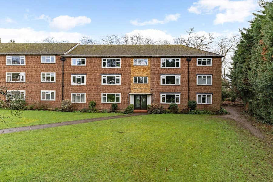Trotsworth Court , Surrey, GU25 4AH