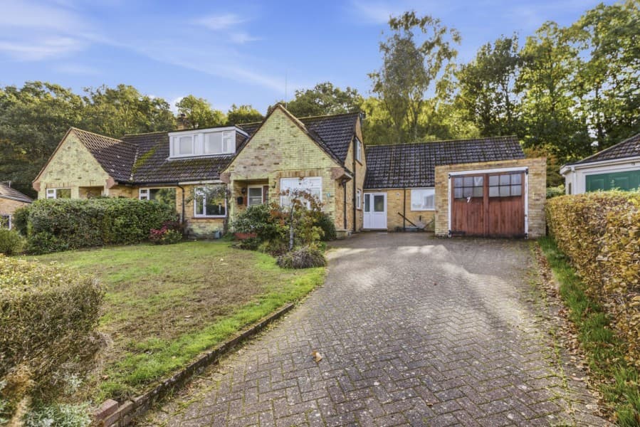 Sundon Crescent, Virginia Water, Surrey, GU25 4RF